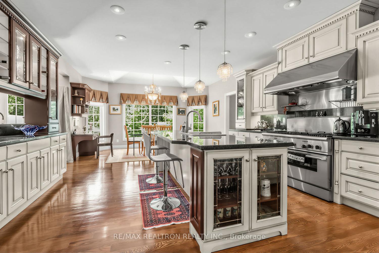 Photo 15 of 7 Gilbert Drive, Aurora, Aurora Estates — HOMEH
