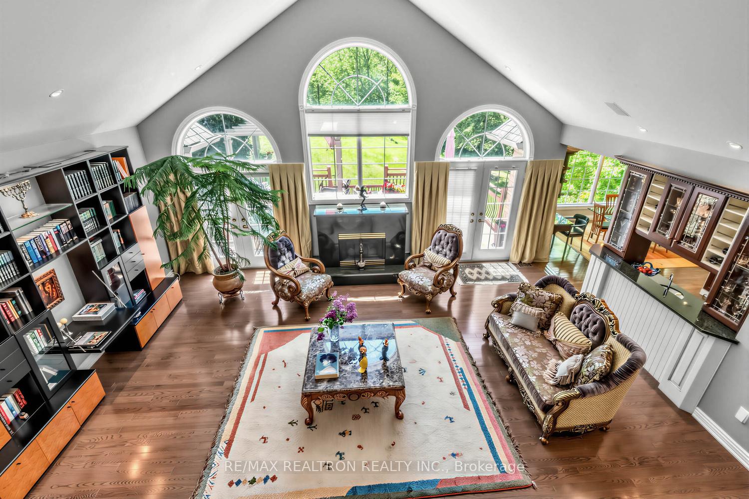 Photo 18 of 7 Gilbert Drive, Aurora, Aurora Estates — HOMEH