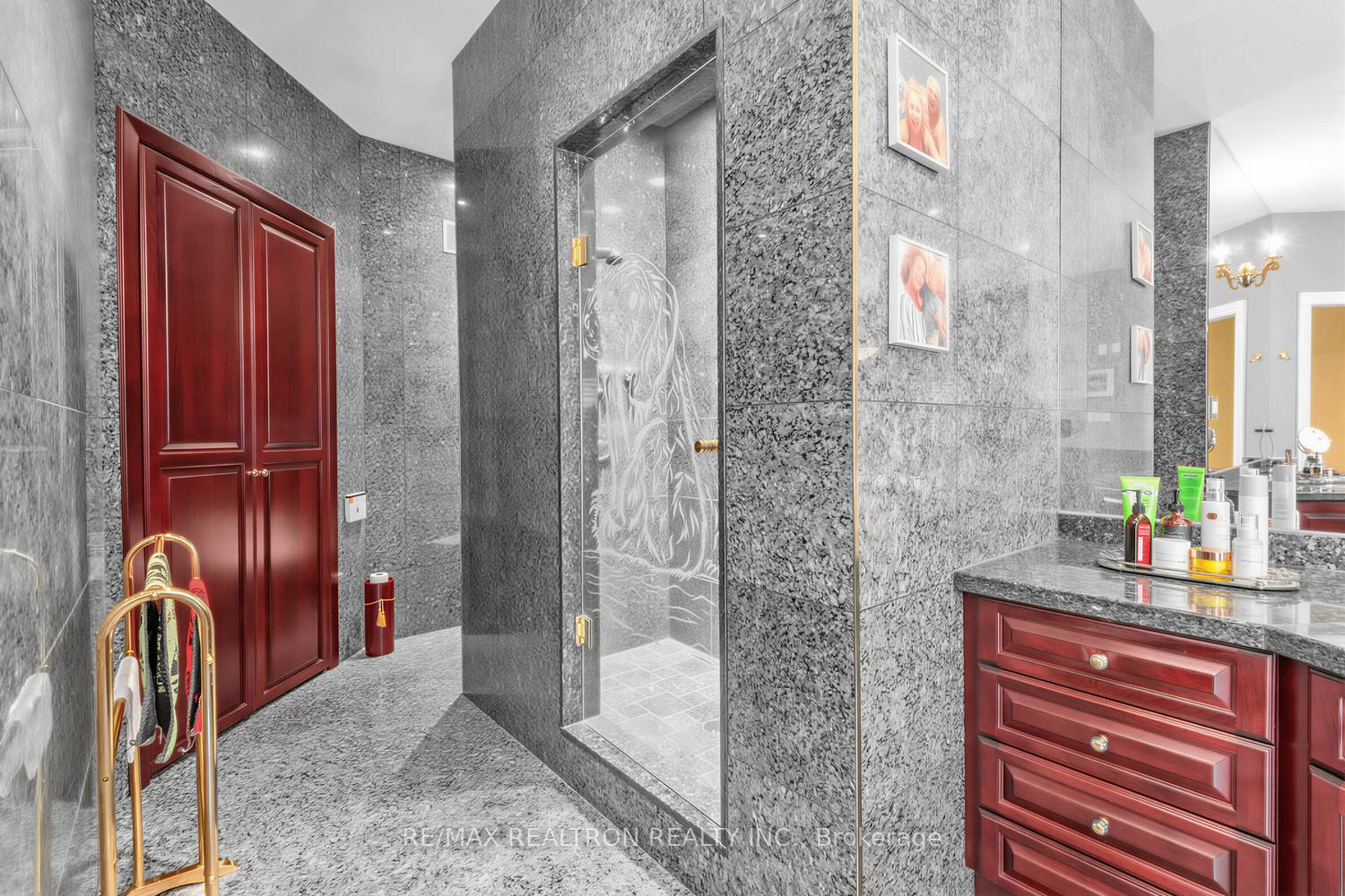 Photo 26 of 7 Gilbert Drive, Aurora, Aurora Estates — HOMEH