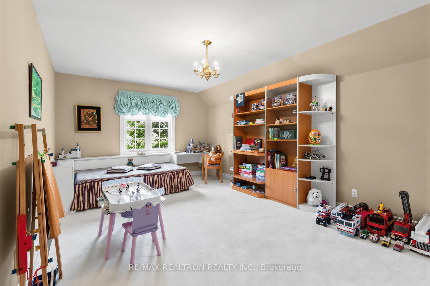 Photo 29 of 7 Gilbert Drive, Aurora, Aurora Estates — HOMEH