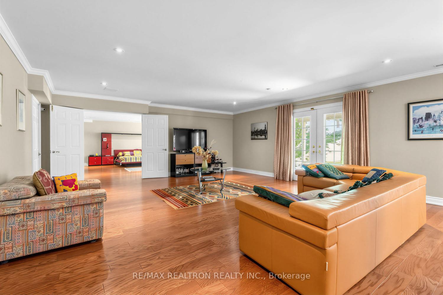 Photo 35 of 7 Gilbert Drive, Aurora, Aurora Estates — HOMEH