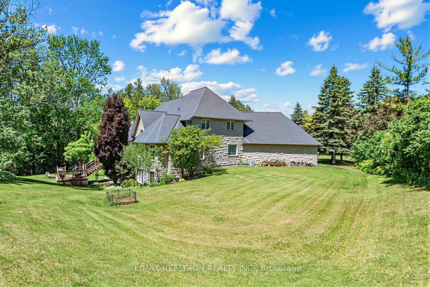 Photo 42 of 7 Gilbert Drive, Aurora, Aurora Estates — HOMEH