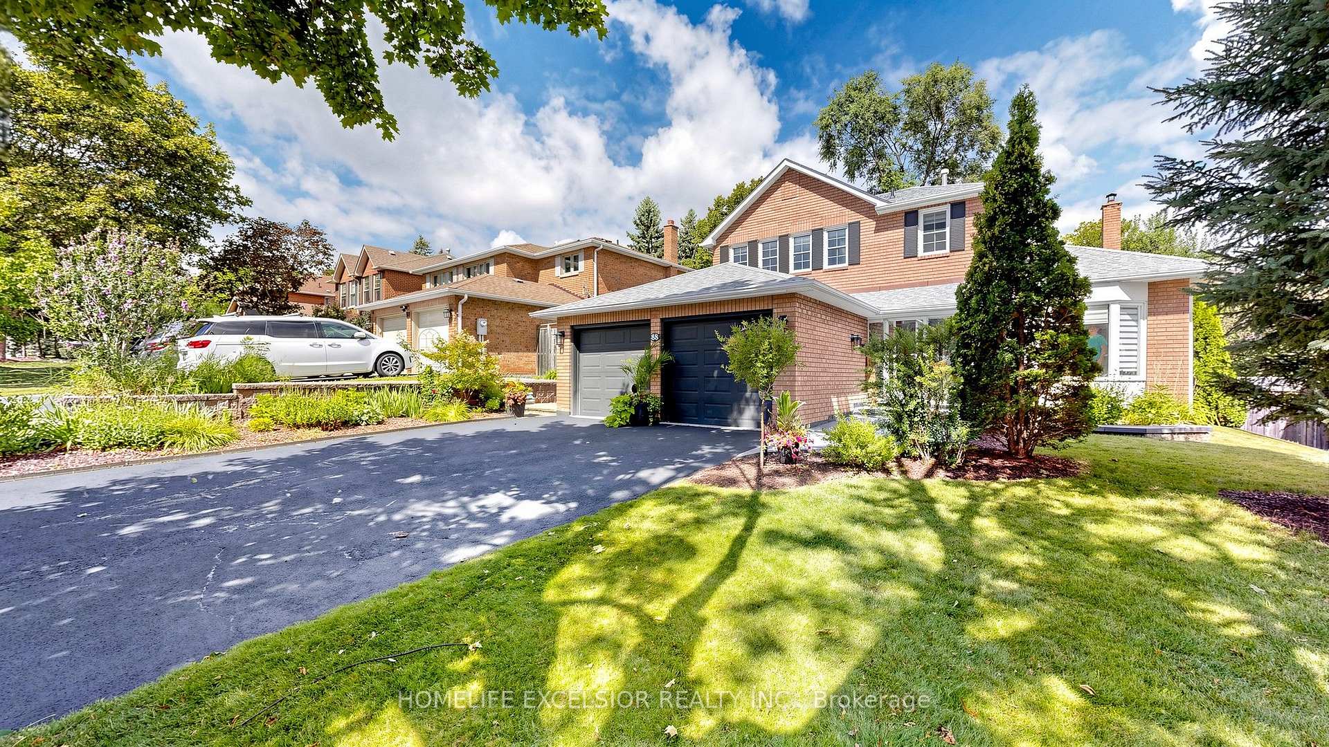 Photo 3 of 88 Kemano Road, Aurora, Aurora Heights — HOMEH