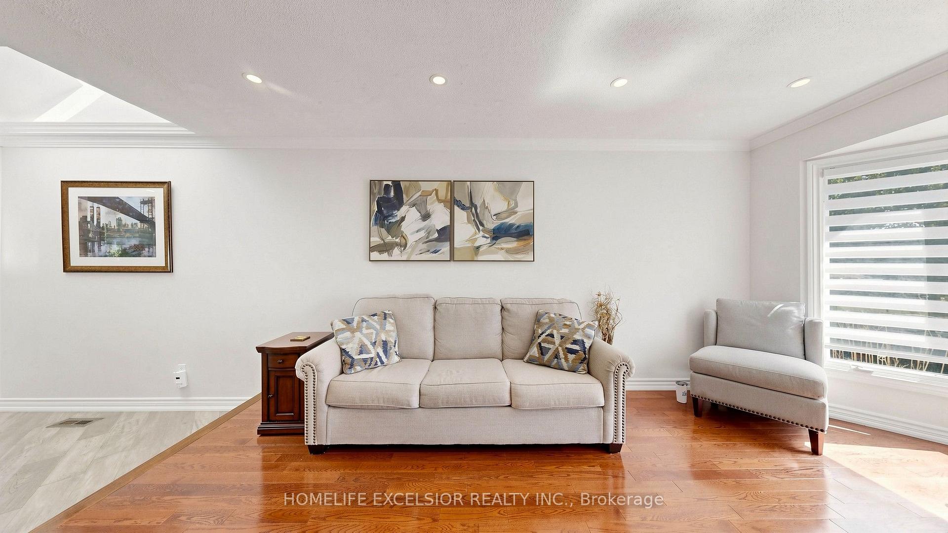 Photo 8 of 88 Kemano Road, Aurora, Aurora Heights — HOMEH