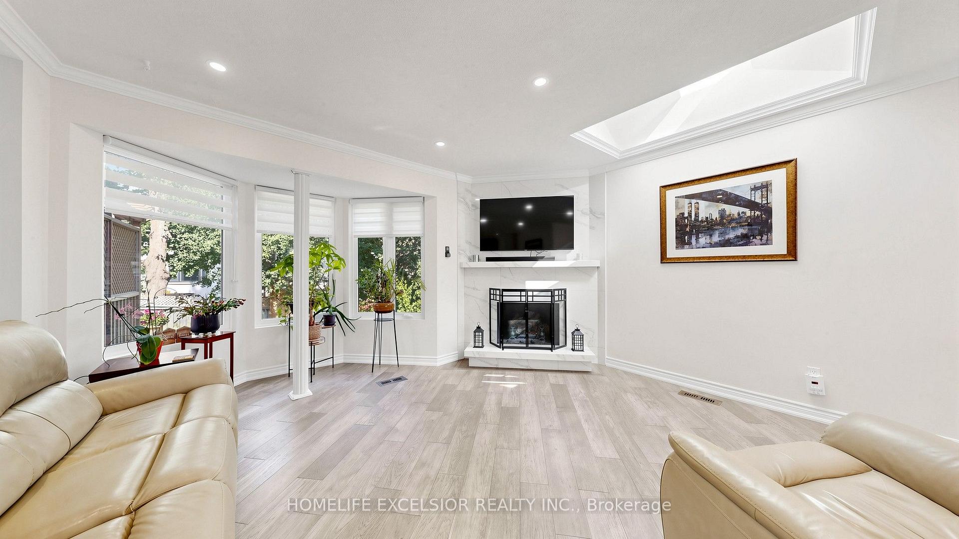 Photo 10 of 88 Kemano Road, Aurora, Aurora Heights — HOMEH