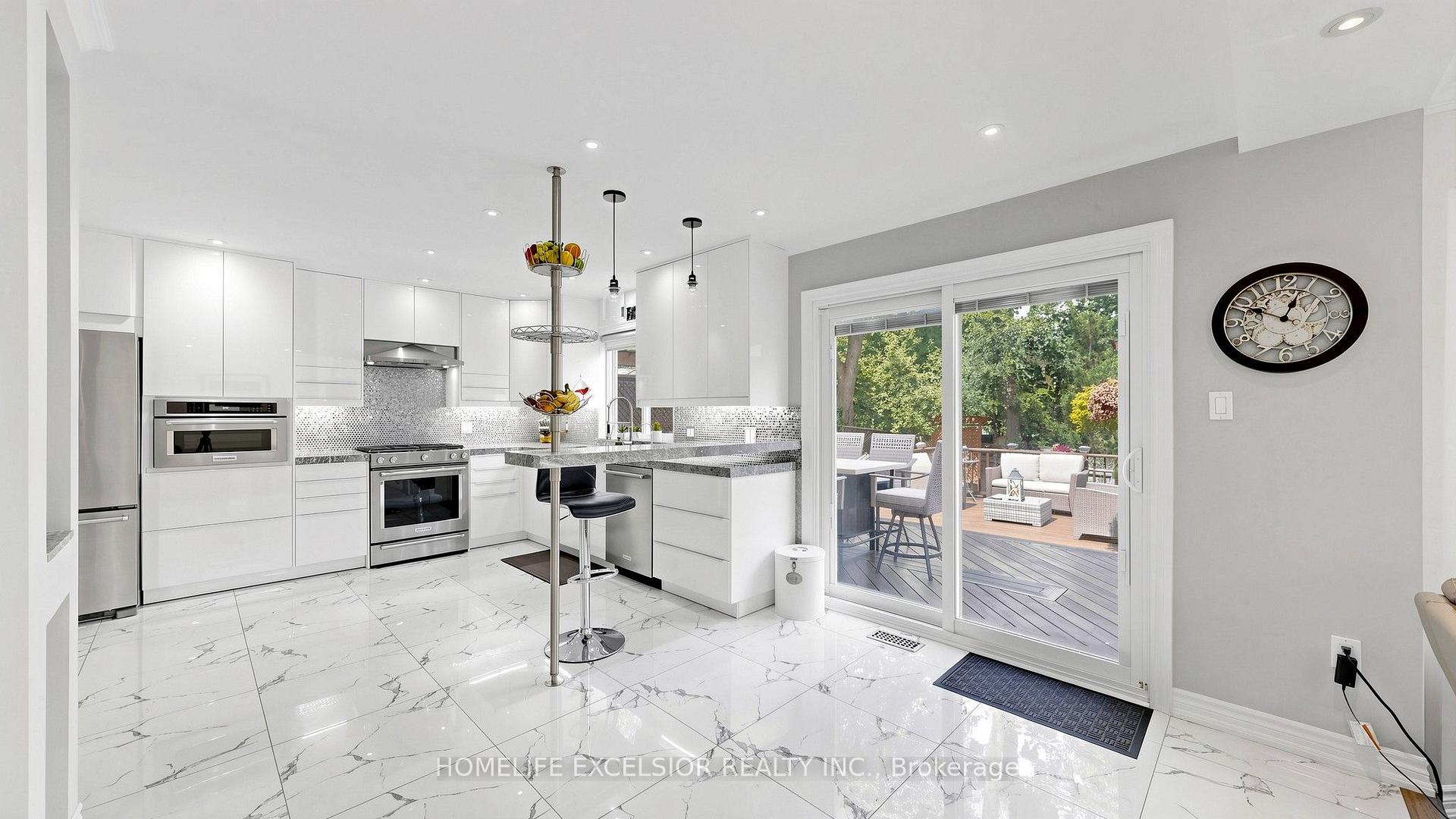 Photo 15 of 88 Kemano Road, Aurora, Aurora Heights — HOMEH