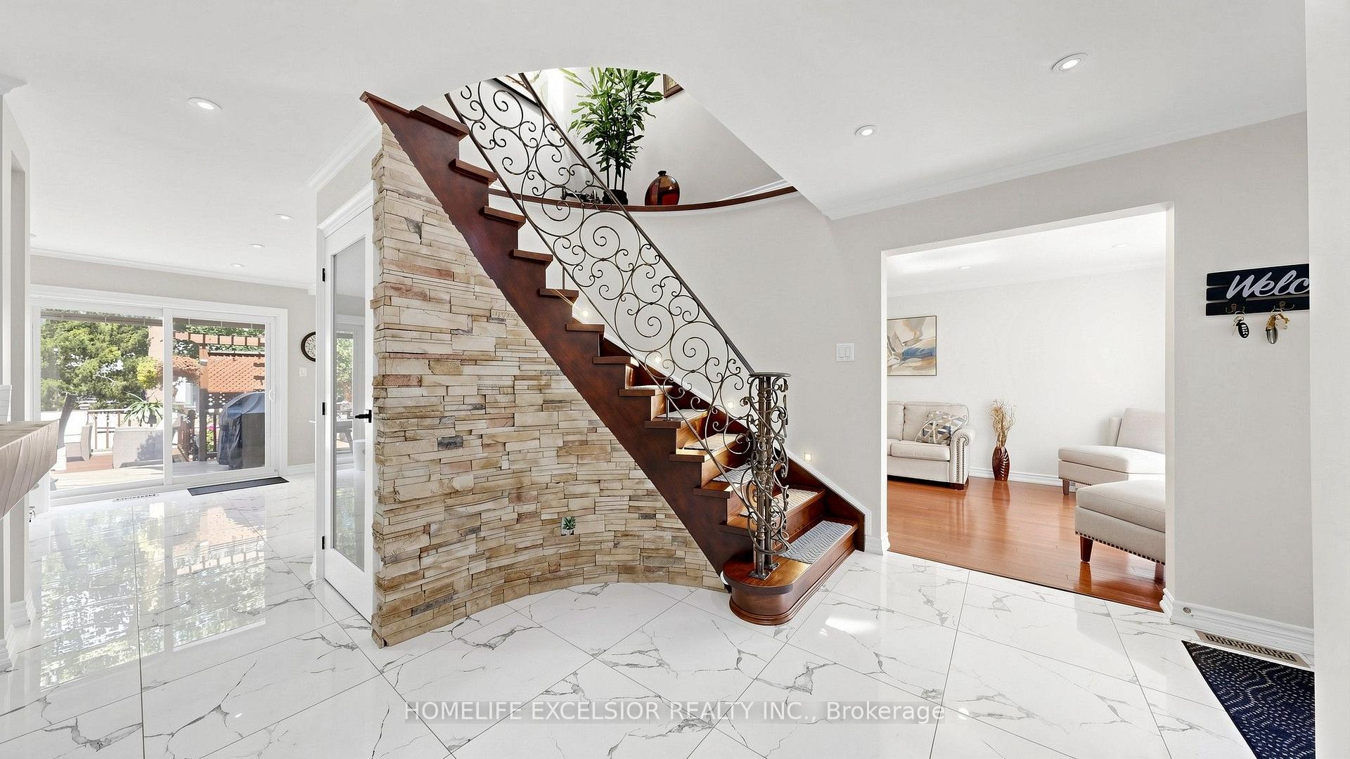 Photo 20 of 88 Kemano Road, Aurora, Aurora Heights — HOMEH