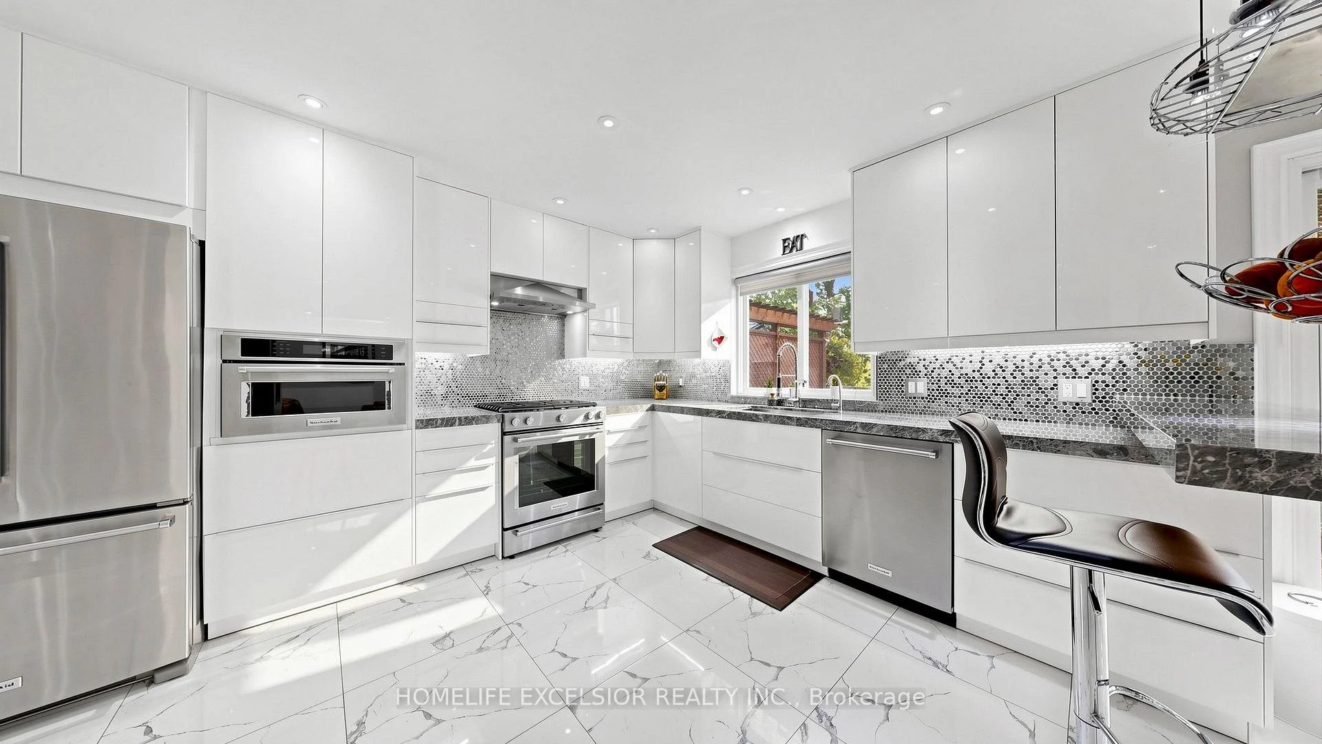 Photo 17 of 88 Kemano Road, Aurora, Aurora Heights — HOMEH