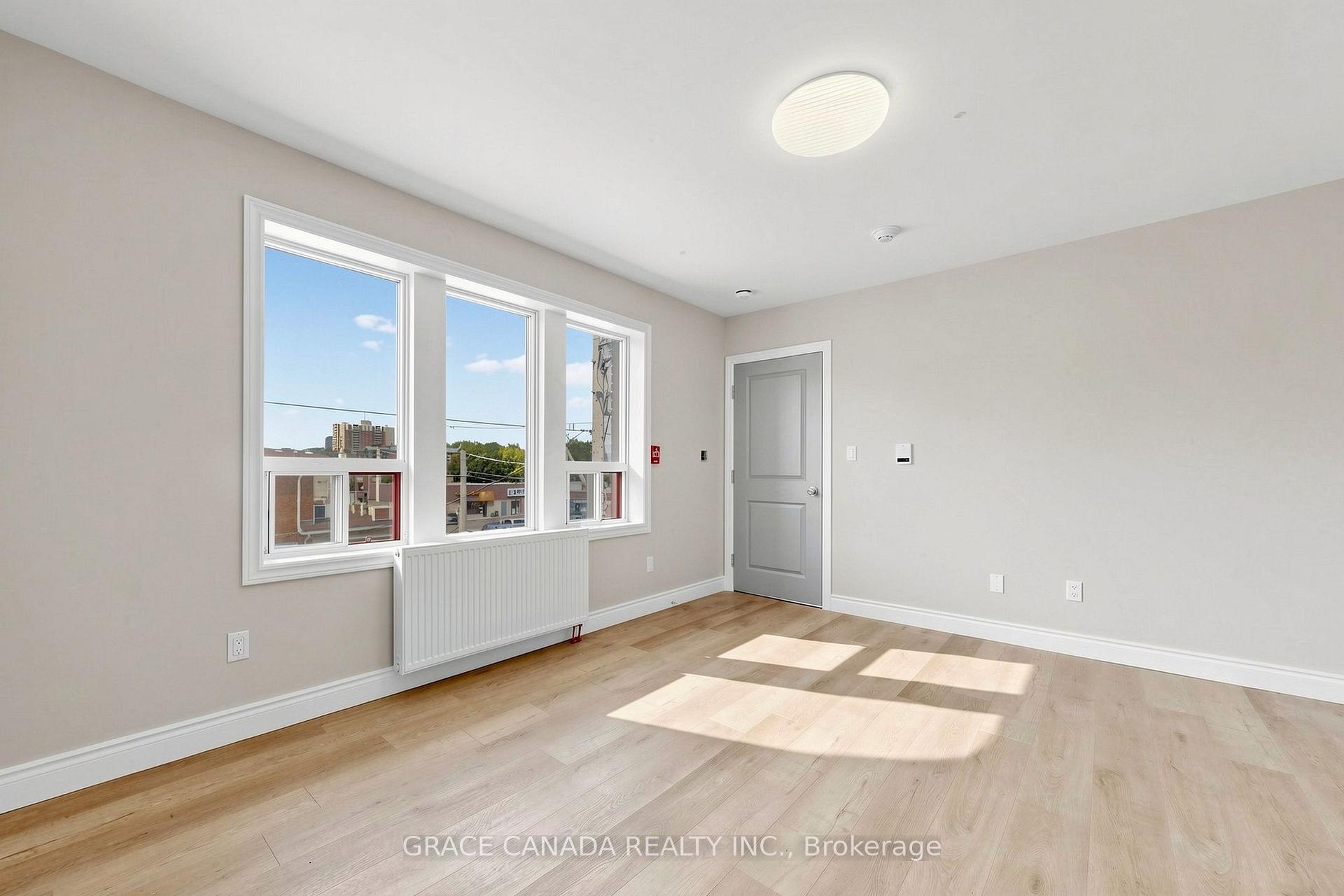 Photo 2 of 65 Sanford Avenue S, Hamilton, St. Clair — HOMEH