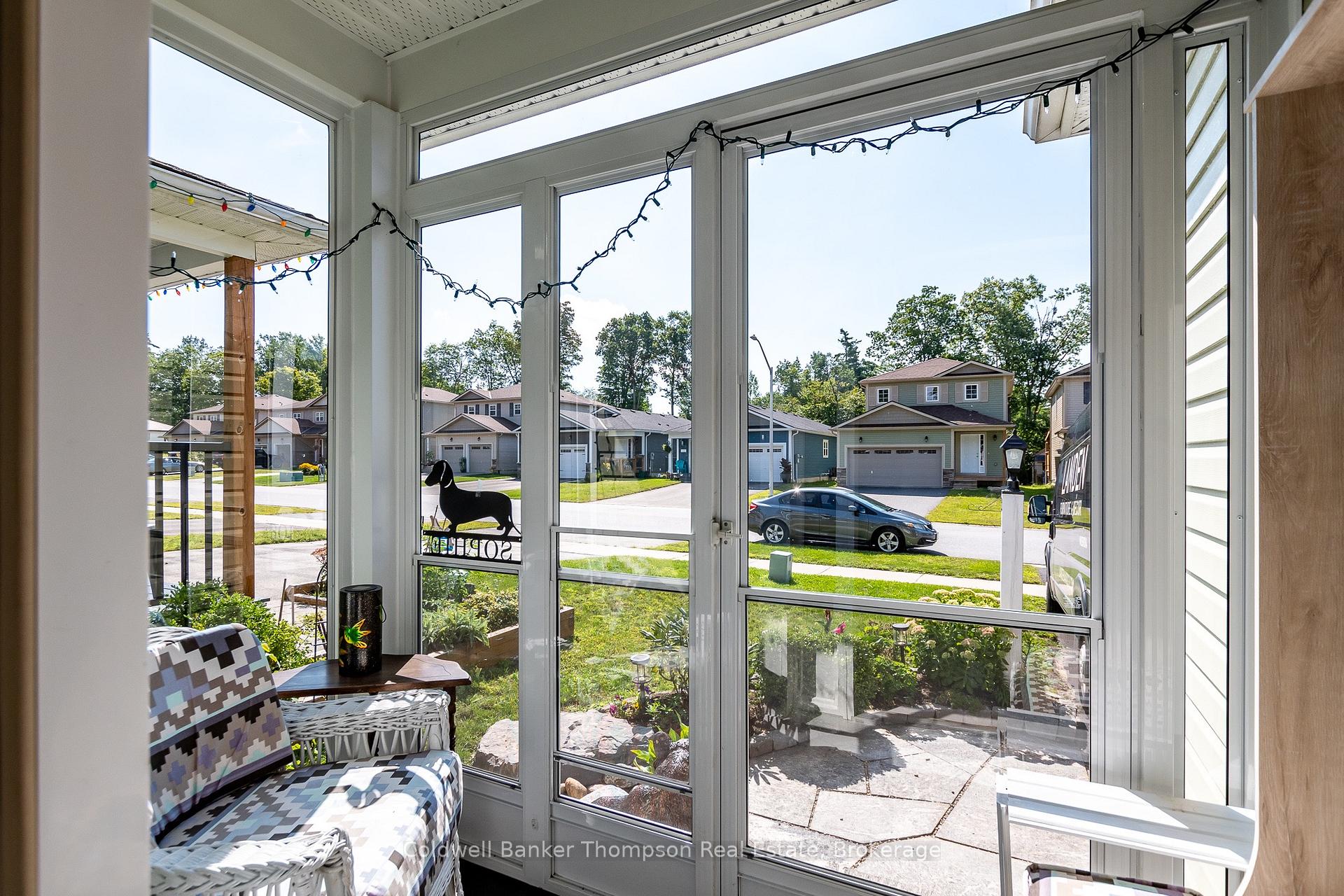 Photo 2 of 250 Pine Street, Gravenhurst, Muskoka (S) — HOMEH
