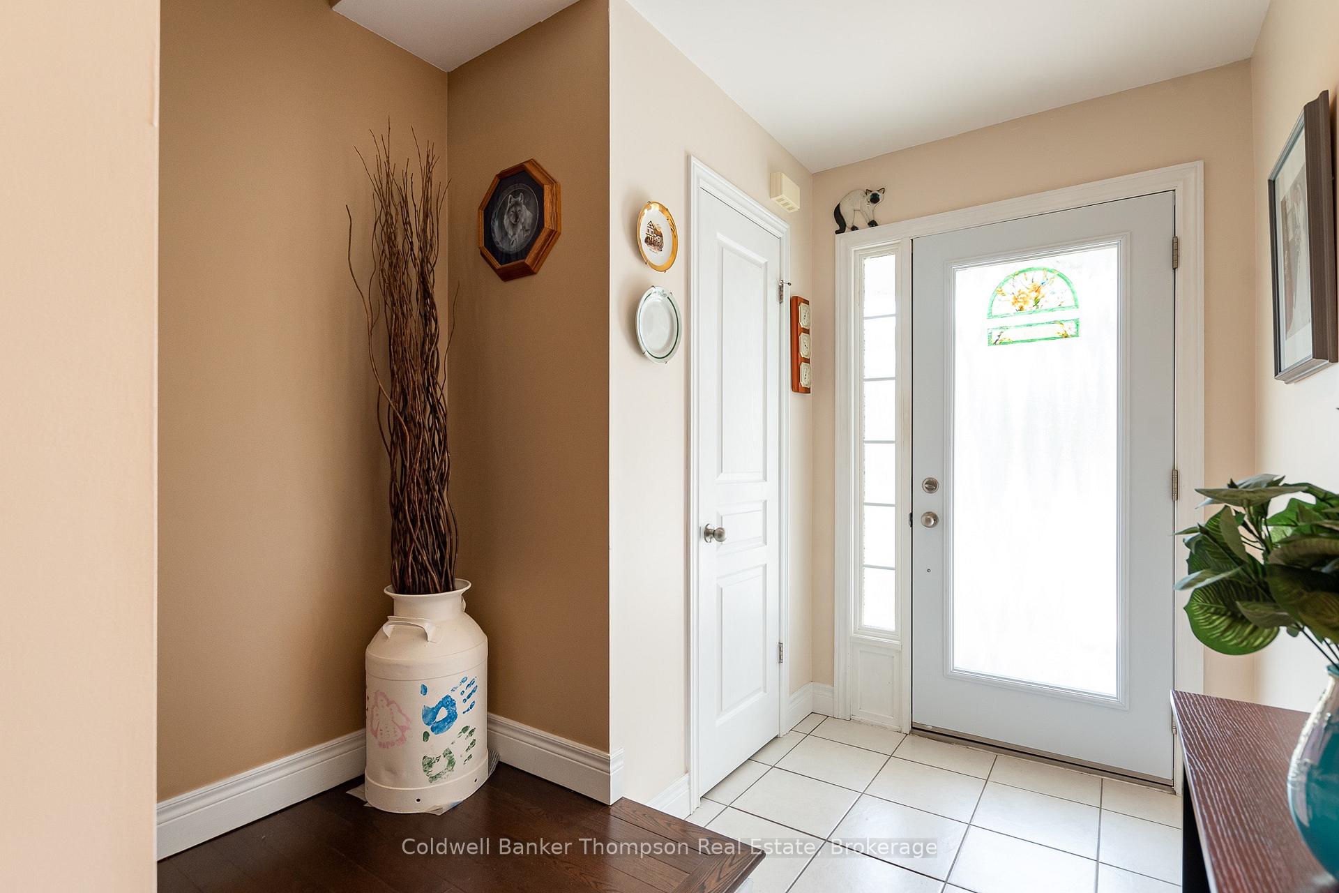 Photo 3 of 250 Pine Street, Gravenhurst, Muskoka (S) — HOMEH