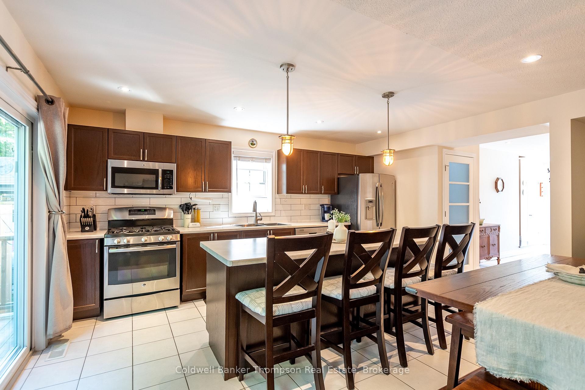 Photo 10 of 250 Pine Street, Gravenhurst, Muskoka (S) — HOMEH
