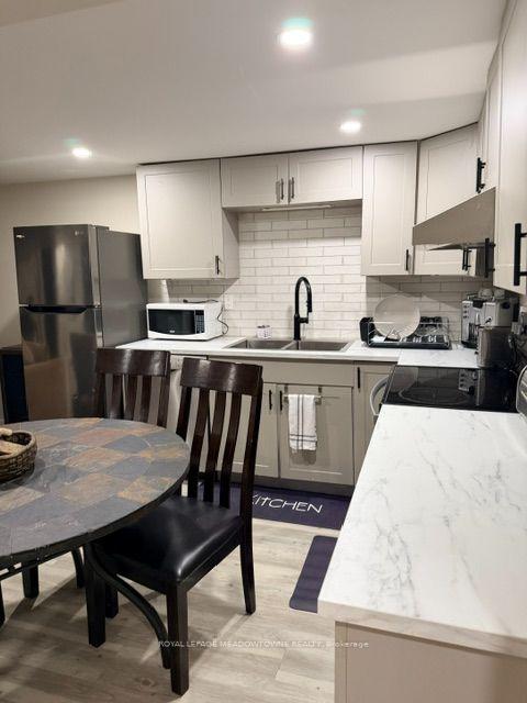 Photo 3 of 20 Fran Drive, Vaughan, West Woodbridge — HOMEH