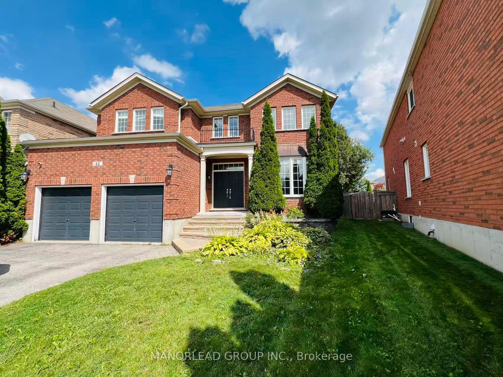 Photo 2 of 42 Parisian Crescent, Barrie, Innis-Shore — HOMEH