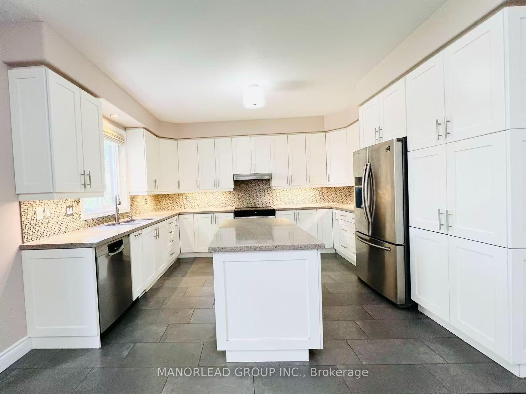 Photo 12 of 42 Parisian Crescent, Barrie, Innis-Shore — HOMEH