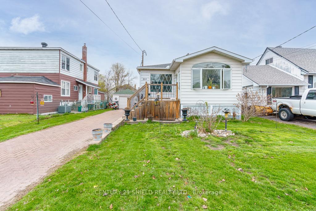 Photo 2 of 803 Leonard Avenue E, Cornwall, Cornwall — HOMEH