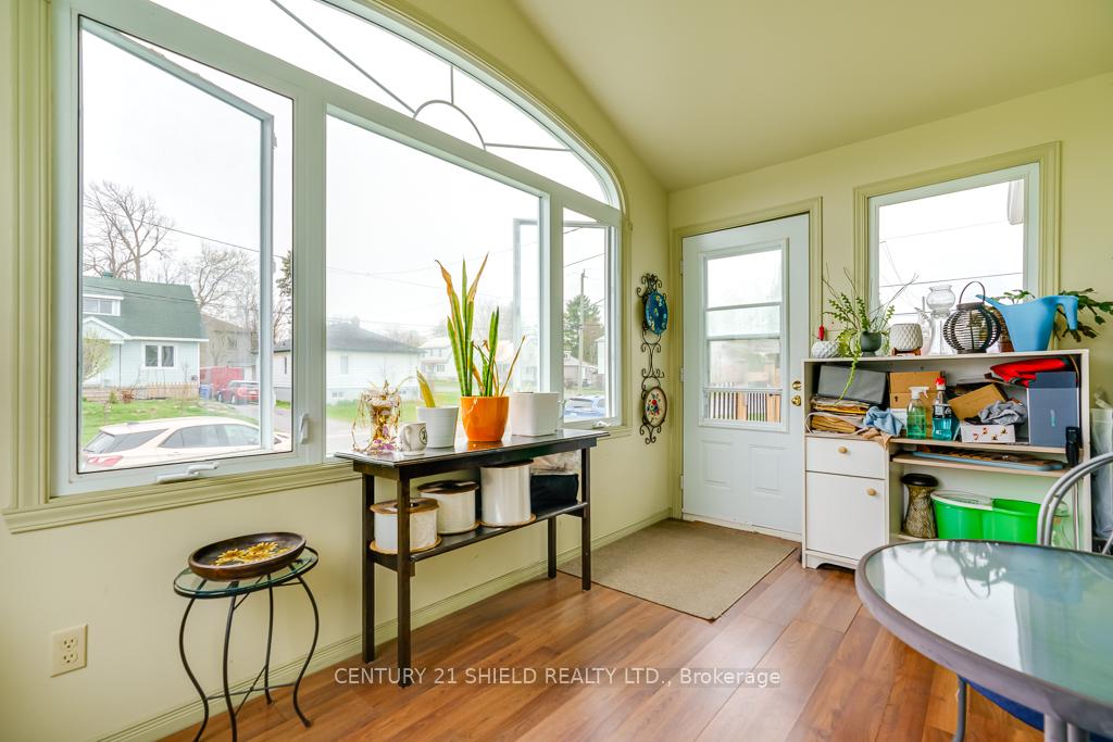 Photo 4 of 803 Leonard Avenue E, Cornwall, Cornwall — HOMEH