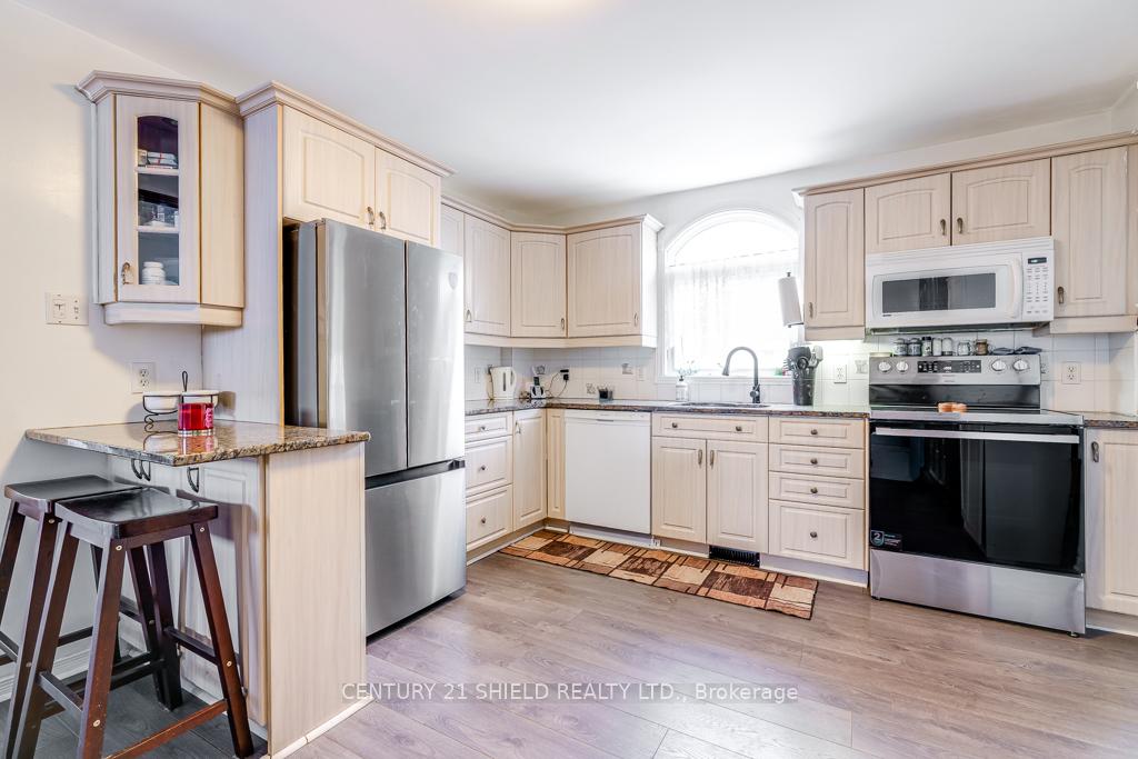 Photo 8 of 803 Leonard Avenue E, Cornwall, Cornwall — HOMEH