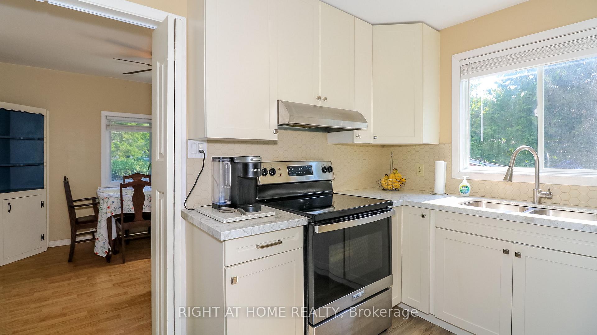 Photo 8 of 774 James Street, Innisfil, Alcona — HOMEH