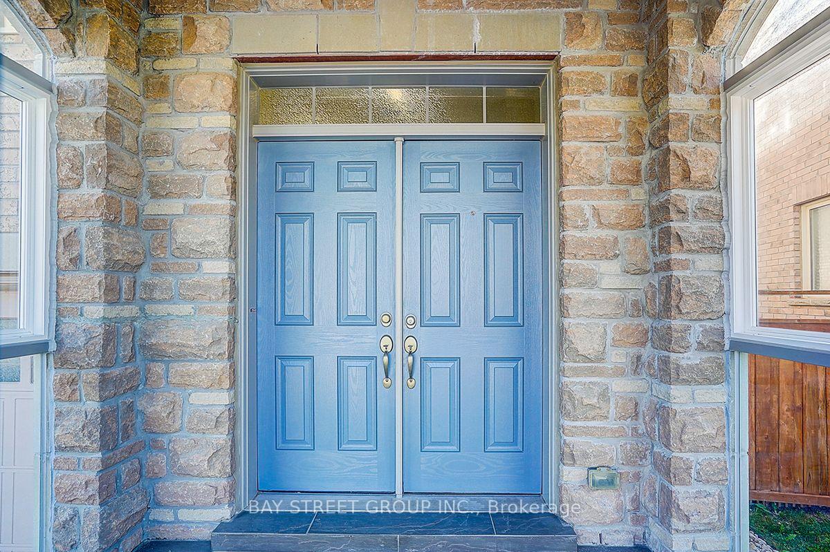 Photo 3 of 5 Blacksmith Trail, East Gwillimbury, Sharon — HOMEH