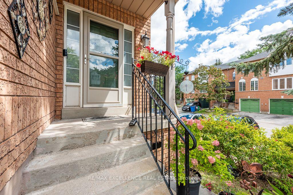 Photo 7 of Unit 82, 65 Brickyard Way, Brampton, Brampton North — HOMEH