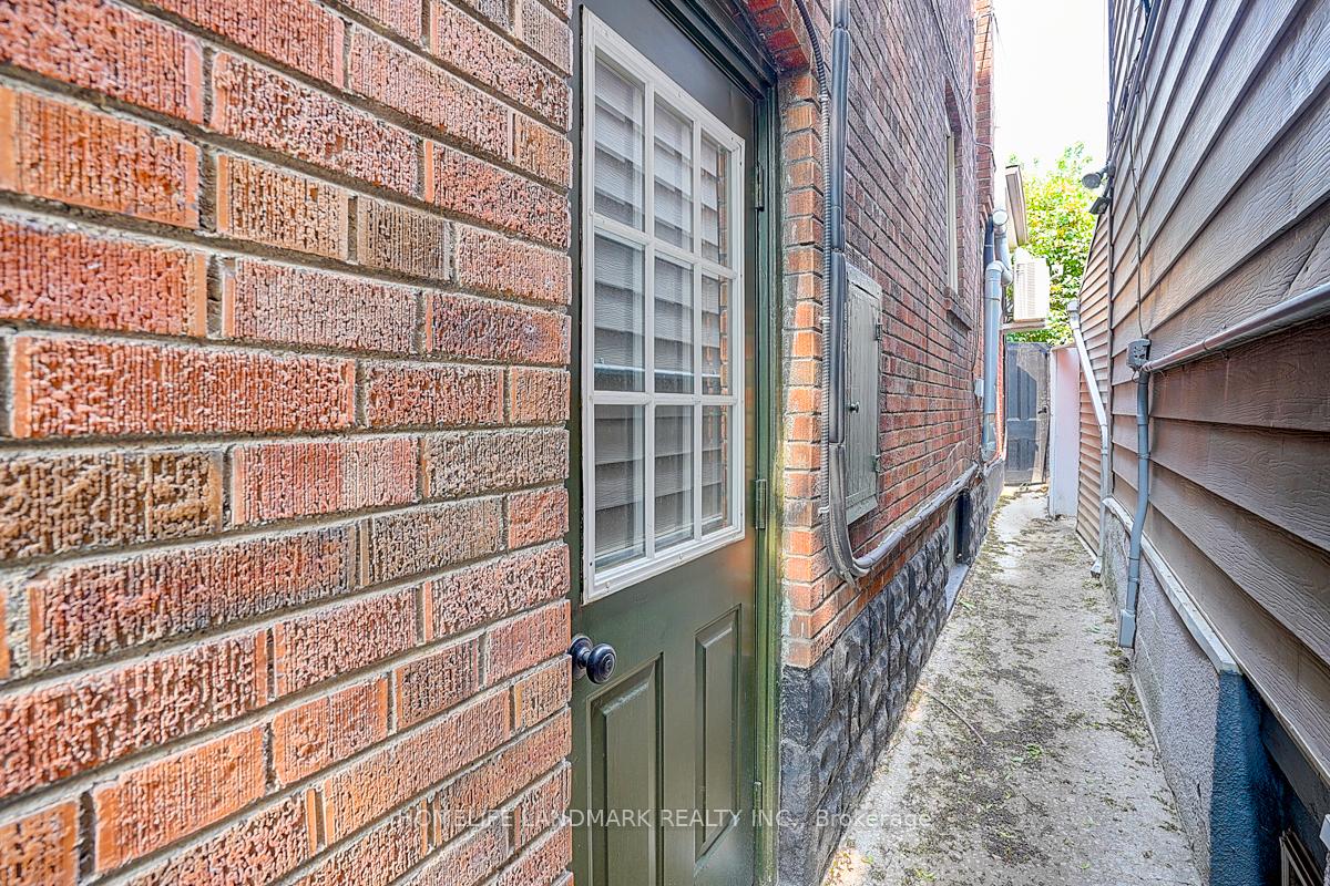 Photo 2 of Unit Basement, 149 Euclid Avenue, Toronto, Trinity-Bellwoods — HOMEH