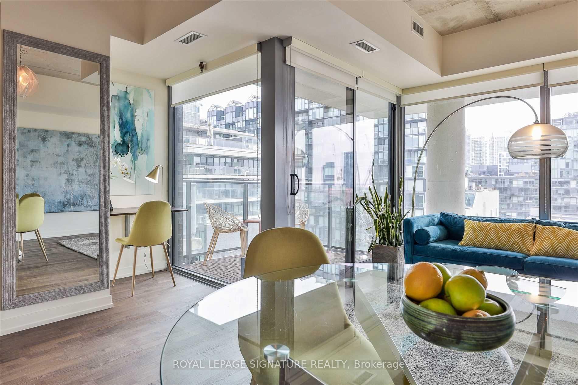 Photo 2 of Unit 819, 95 Bathurst Street, Toronto, Waterfront Communities — HOMEH