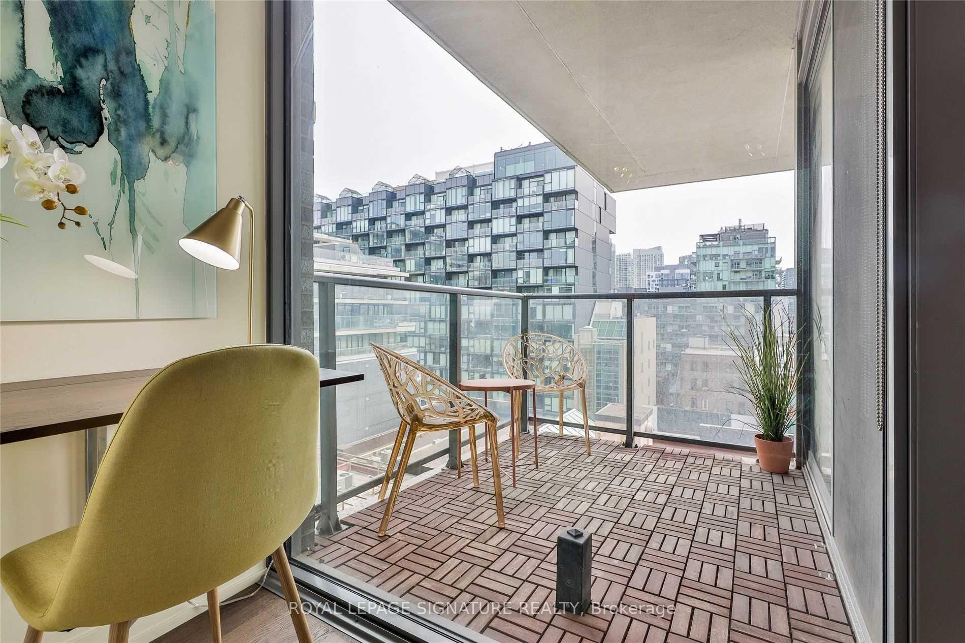 Photo 5 of Unit 819, 95 Bathurst Street, Toronto, Waterfront Communities — HOMEH
