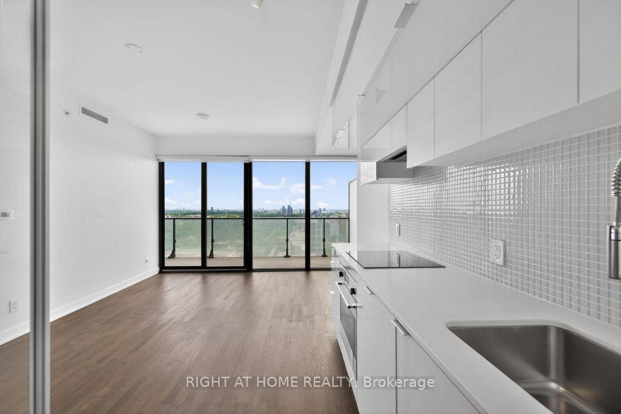 Photo 4 of Unit 1906, 185 Roehampton Avenue, Toronto, Mount Pleasant West — HOMEH