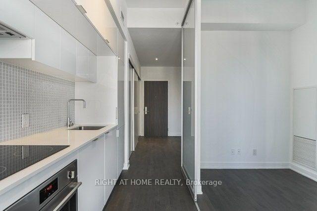 Photo 6 of Unit 1906, 185 Roehampton Avenue, Toronto, Mount Pleasant West — HOMEH