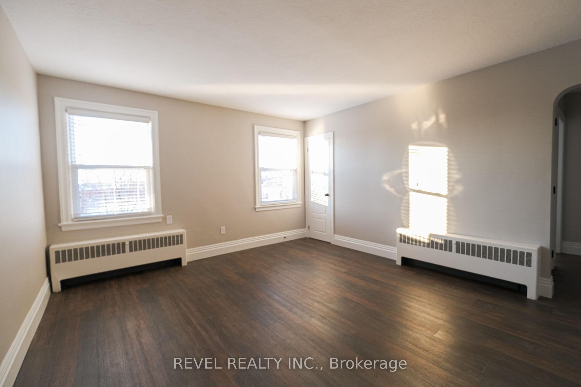 Photo 2 of Unit #3, 350 Simcoe Street N, Peterborough, Town Ward 3 — HOMEH