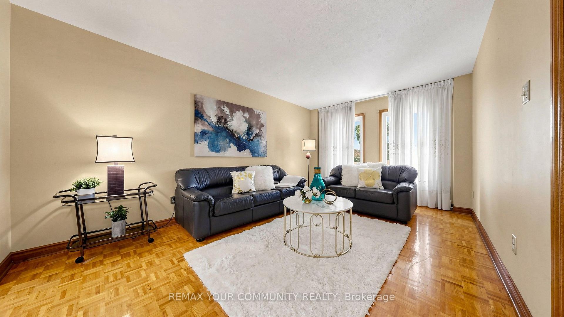 Photo 4 of 2 Janus Place, Vaughan, West Woodbridge — HOMEH