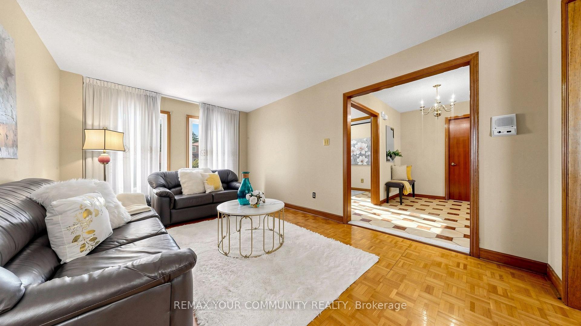 Photo 5 of 2 Janus Place, Vaughan, West Woodbridge — HOMEH