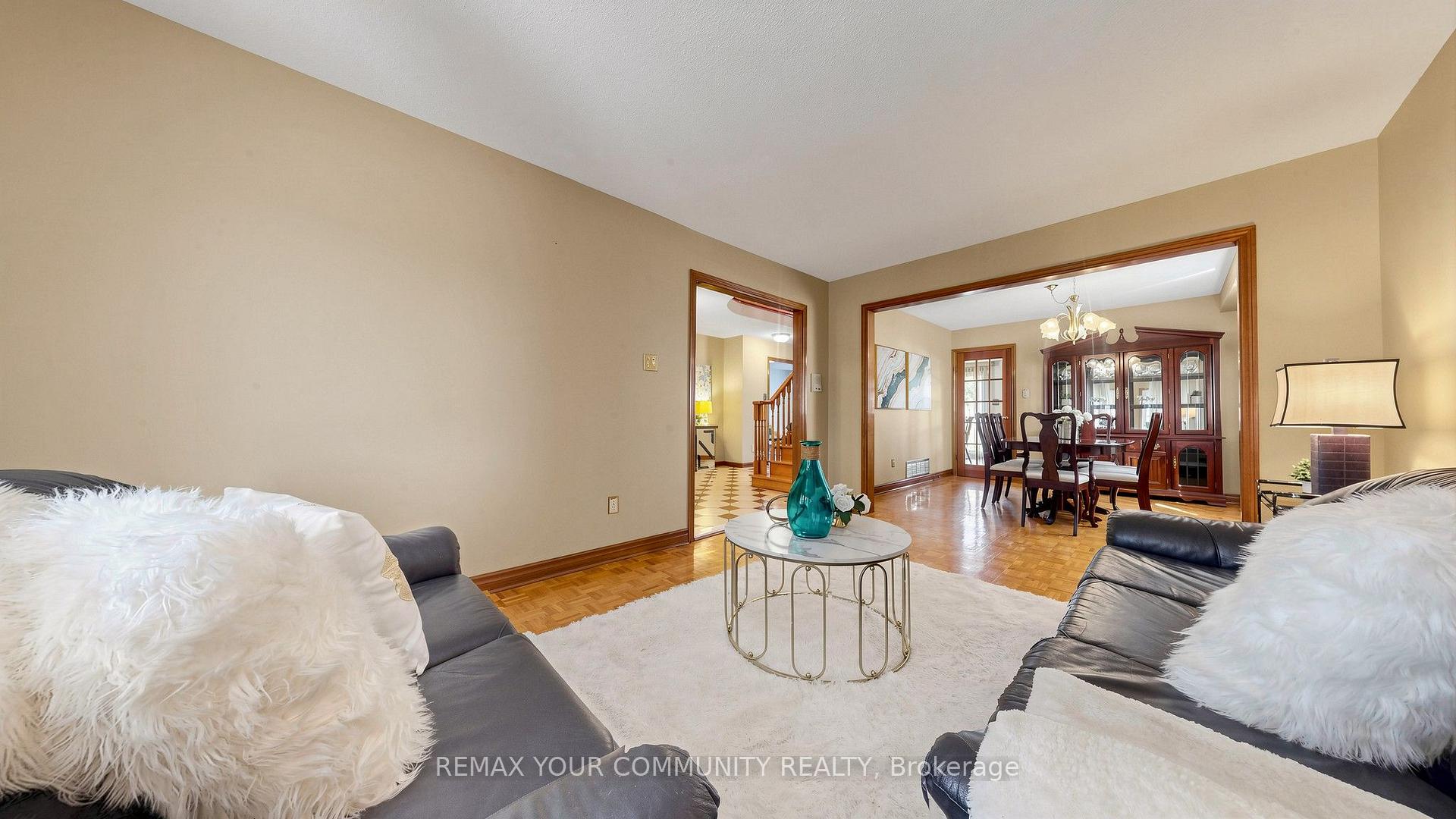 Photo 6 of 2 Janus Place, Vaughan, West Woodbridge — HOMEH