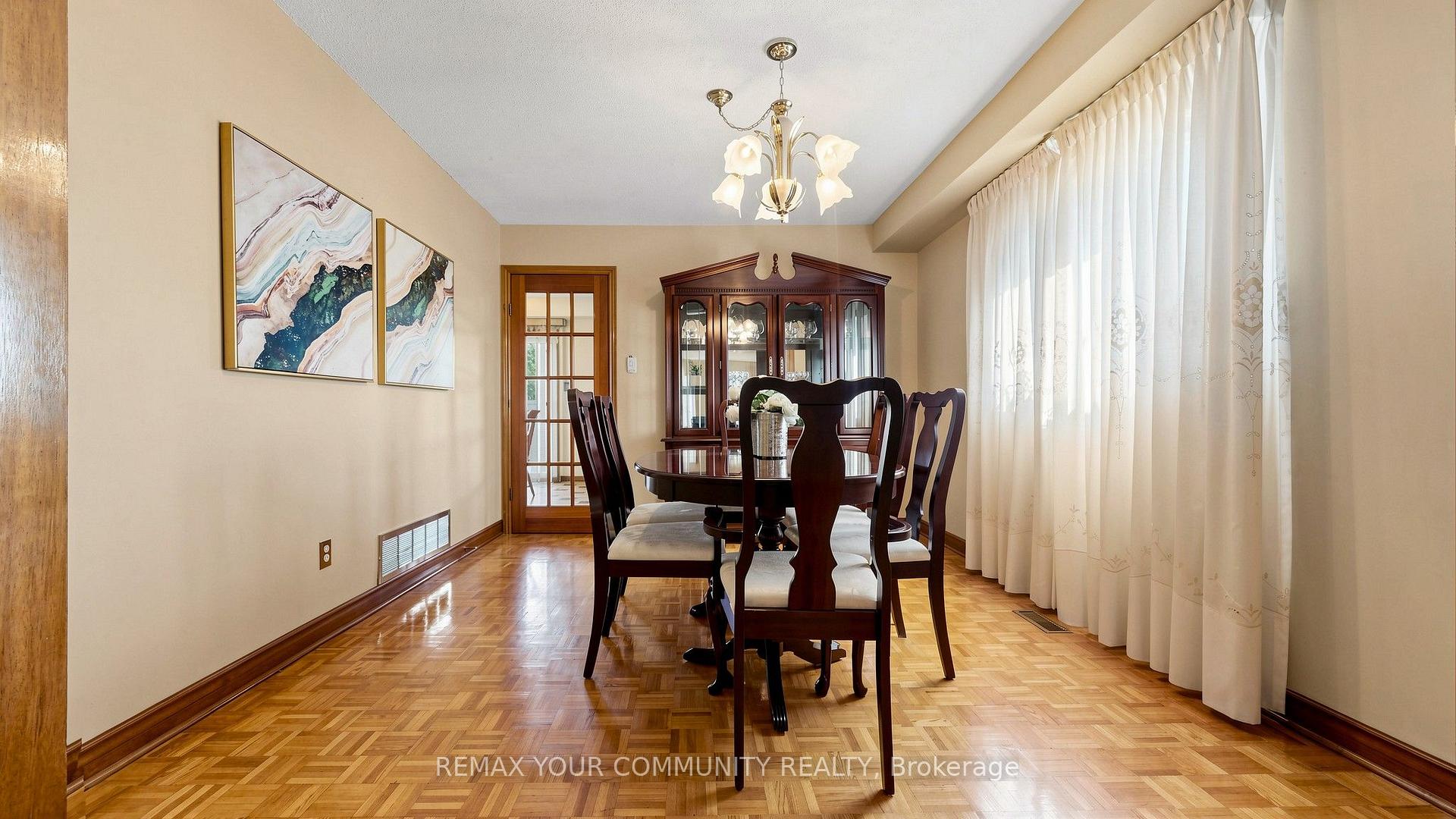 Photo 7 of 2 Janus Place, Vaughan, West Woodbridge — HOMEH
