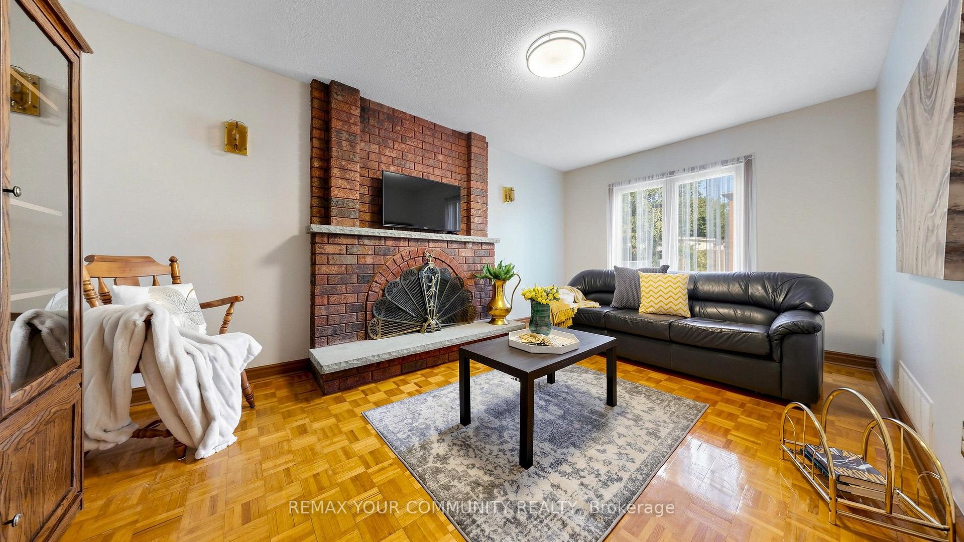 Photo 8 of 2 Janus Place, Vaughan, West Woodbridge — HOMEH