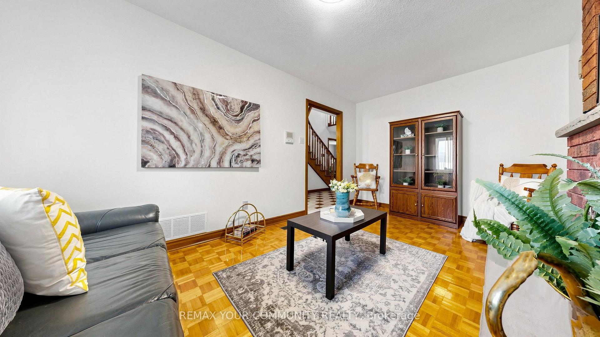 Photo 9 of 2 Janus Place, Vaughan, West Woodbridge — HOMEH