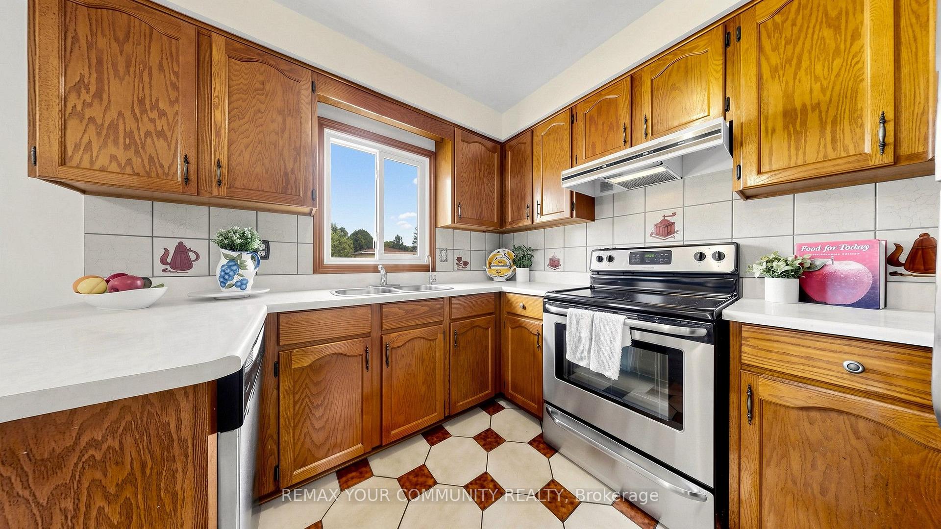 Photo 10 of 2 Janus Place, Vaughan, West Woodbridge — HOMEH