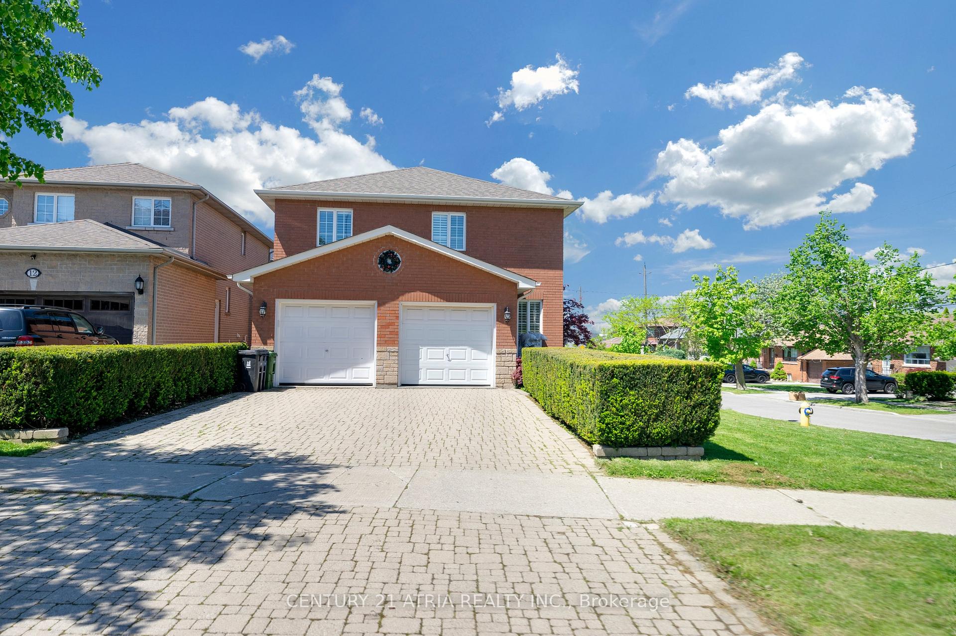 Photo 2 of 543 Queens Drive, North York, Rustic — HOMEH