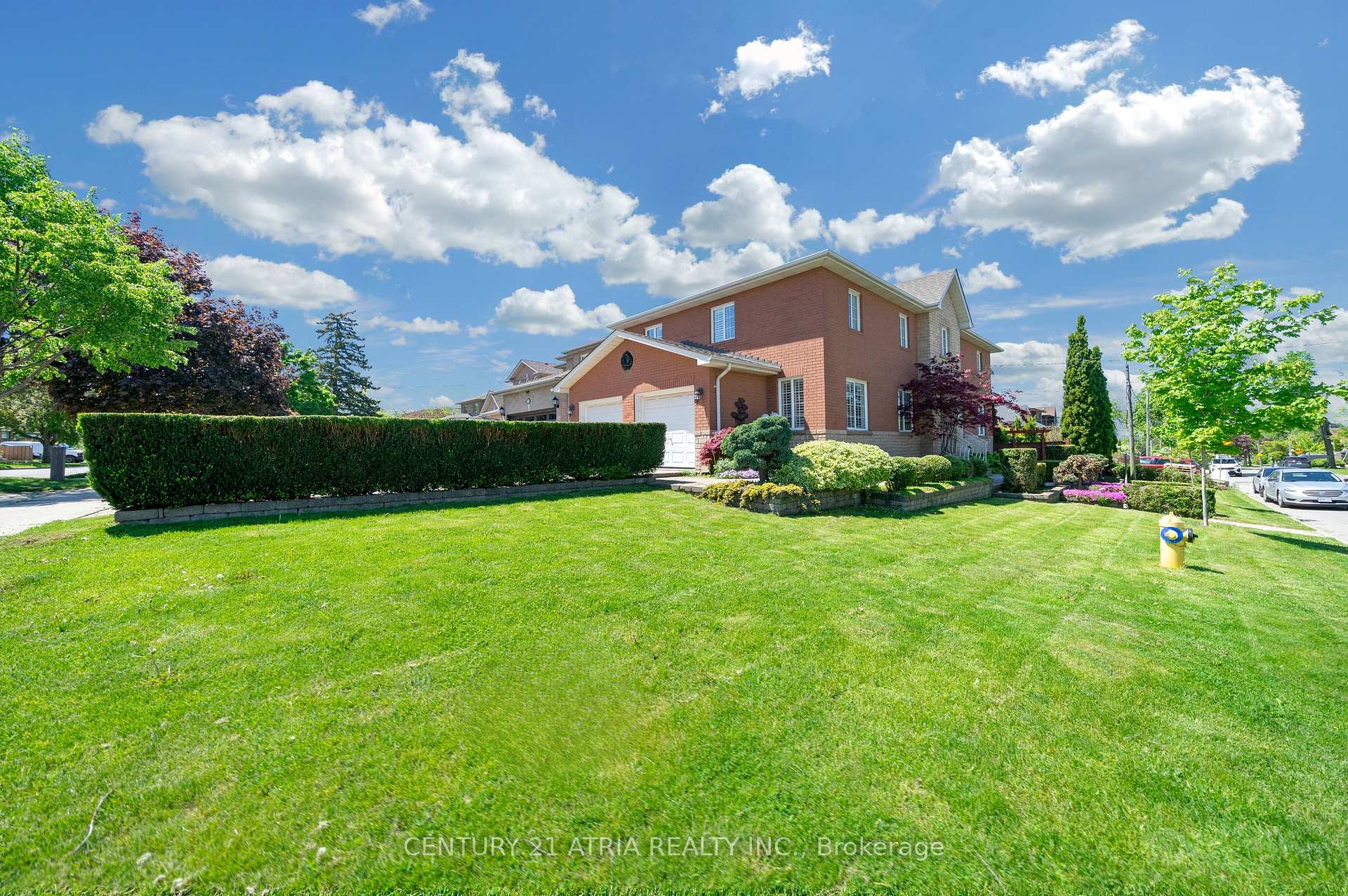 Photo 4 of 543 Queens Drive, North York, Rustic — HOMEH