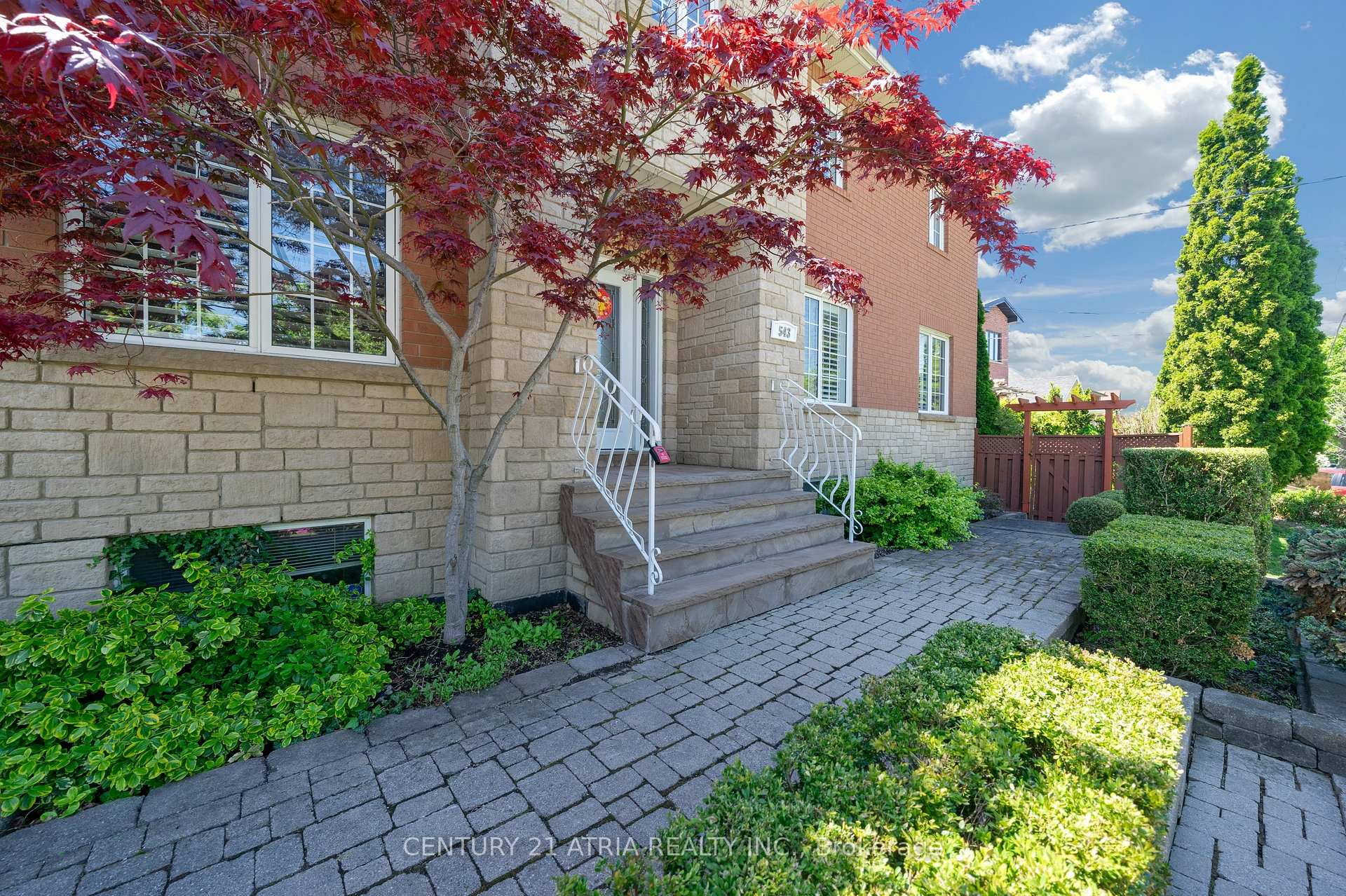 Photo 5 of 543 Queens Drive, North York, Rustic — HOMEH