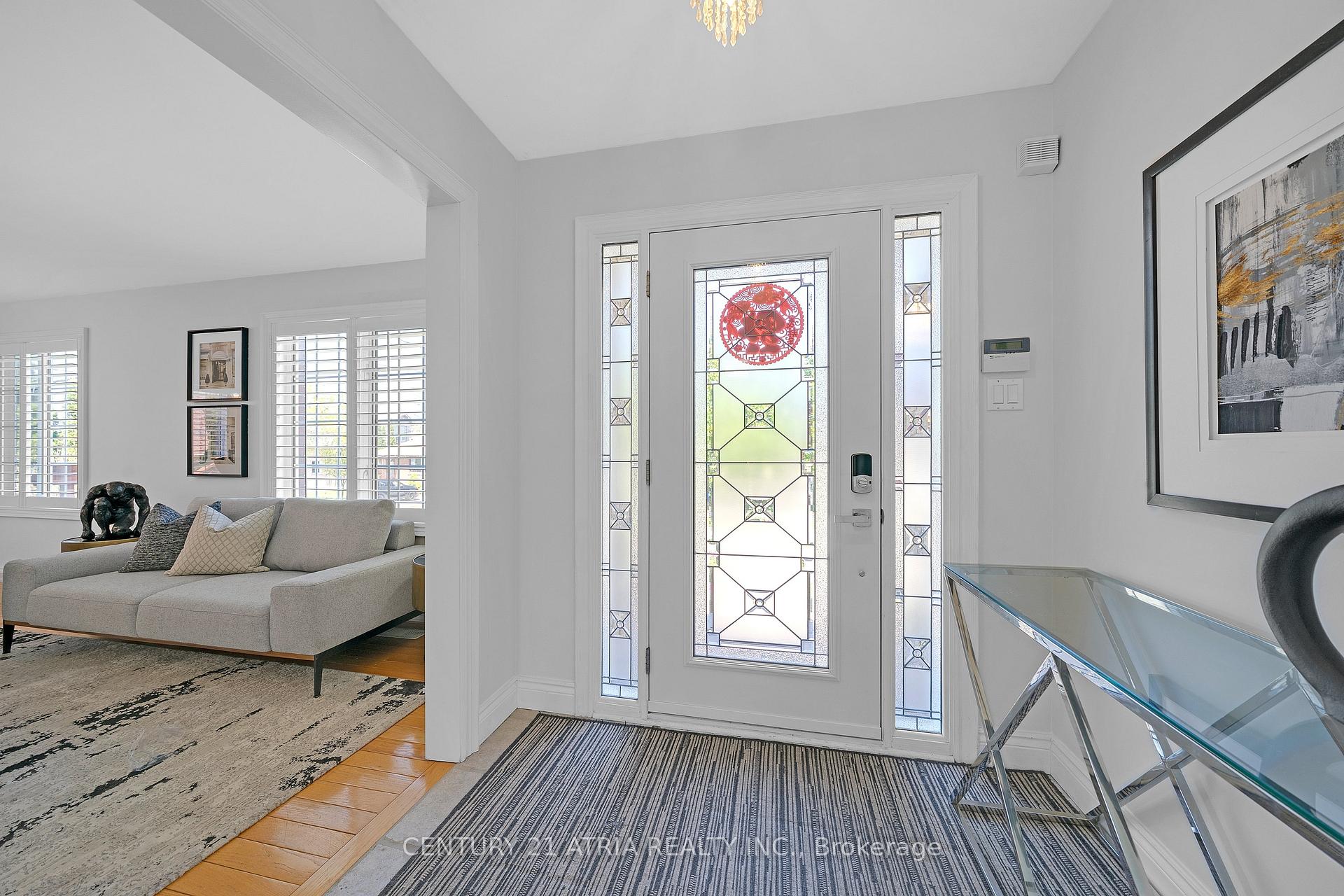 Photo 6 of 543 Queens Drive, North York, Rustic — HOMEH