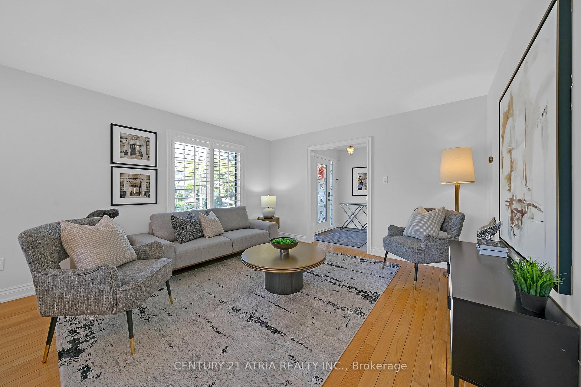 Photo 9 of 543 Queens Drive, North York, Rustic — HOMEH