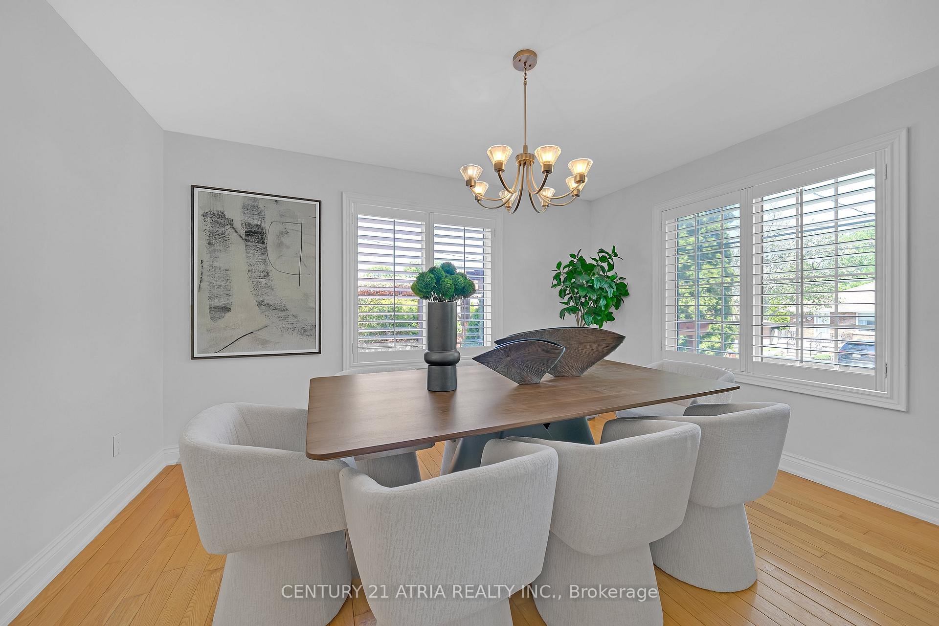 Photo 10 of 543 Queens Drive, North York, Rustic — HOMEH