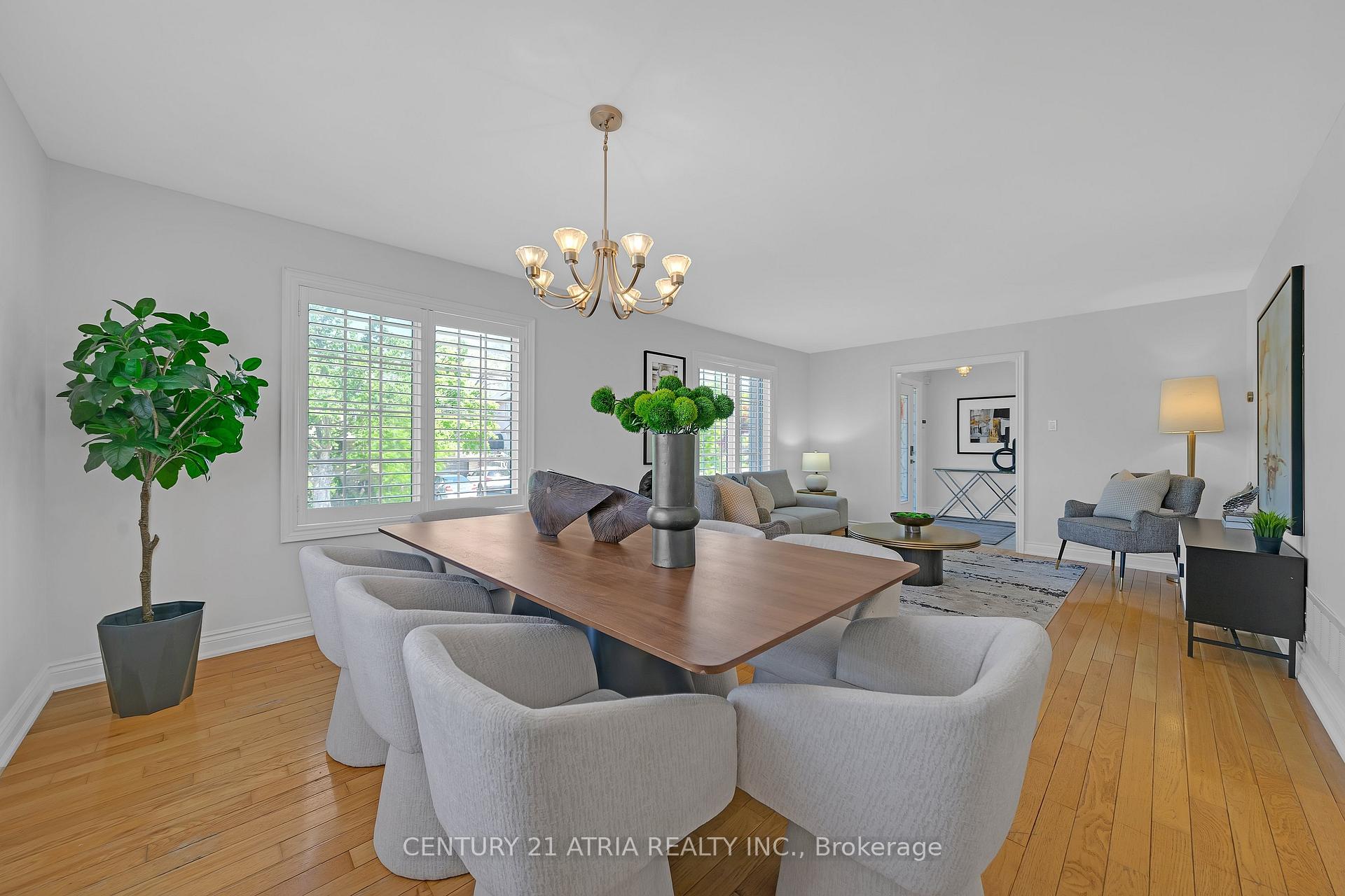 Photo 11 of 543 Queens Drive, North York, Rustic — HOMEH