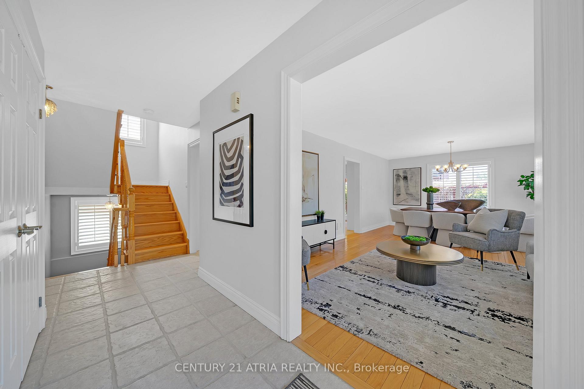 Photo 12 of 543 Queens Drive, North York, Rustic — HOMEH