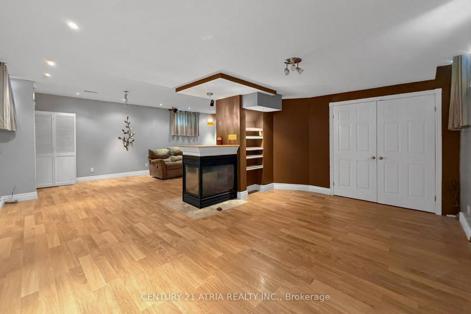 Photo 37 of 543 Queens Drive, North York, Rustic — HOMEH
