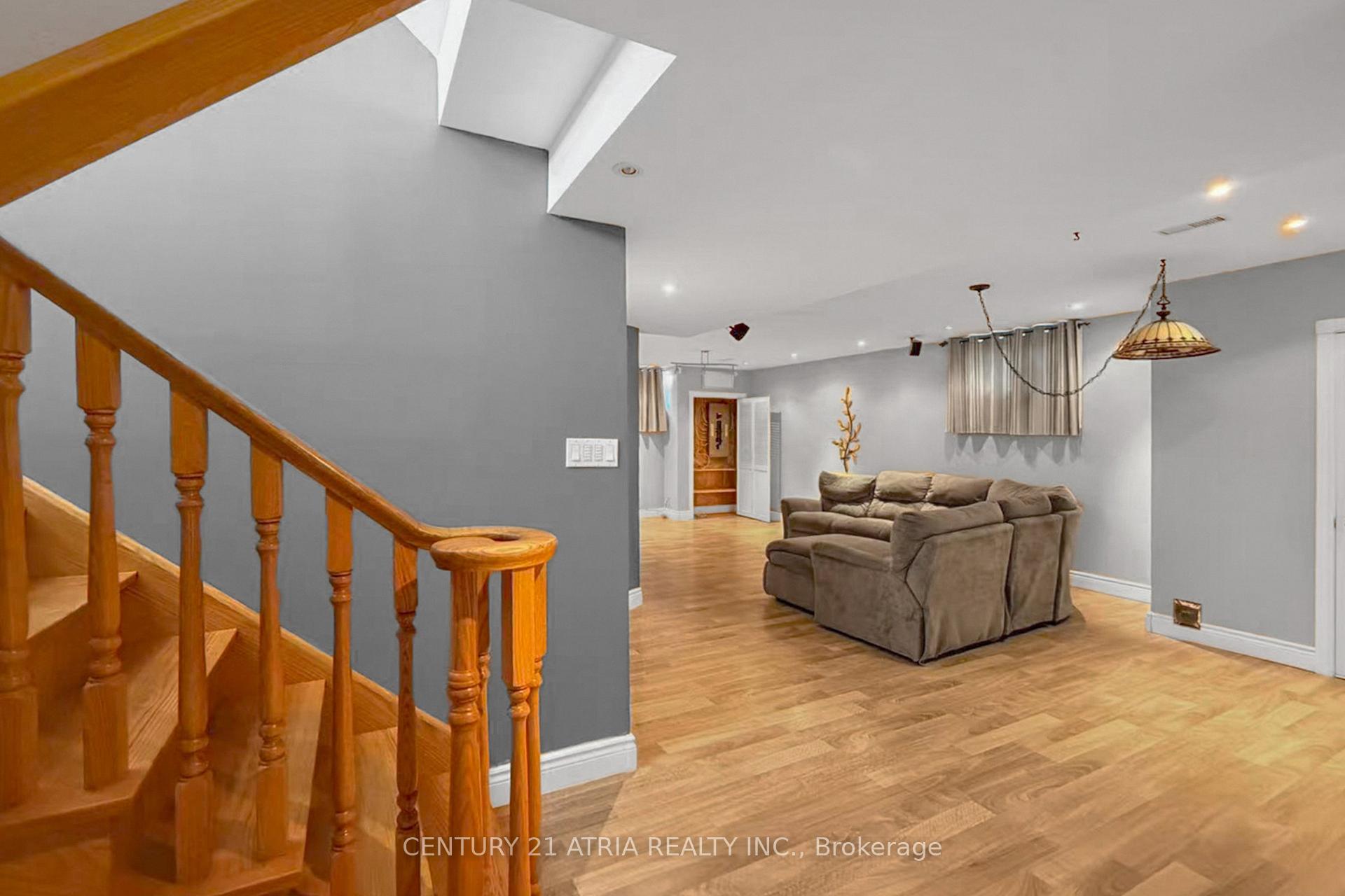 Photo 38 of 543 Queens Drive, North York, Rustic — HOMEH