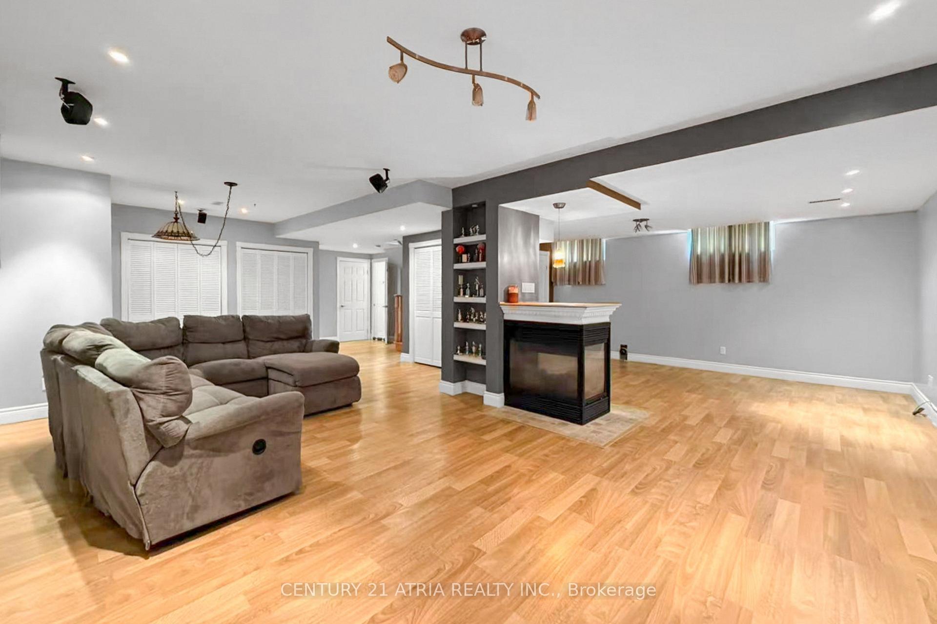 Photo 40 of 543 Queens Drive, North York, Rustic — HOMEH