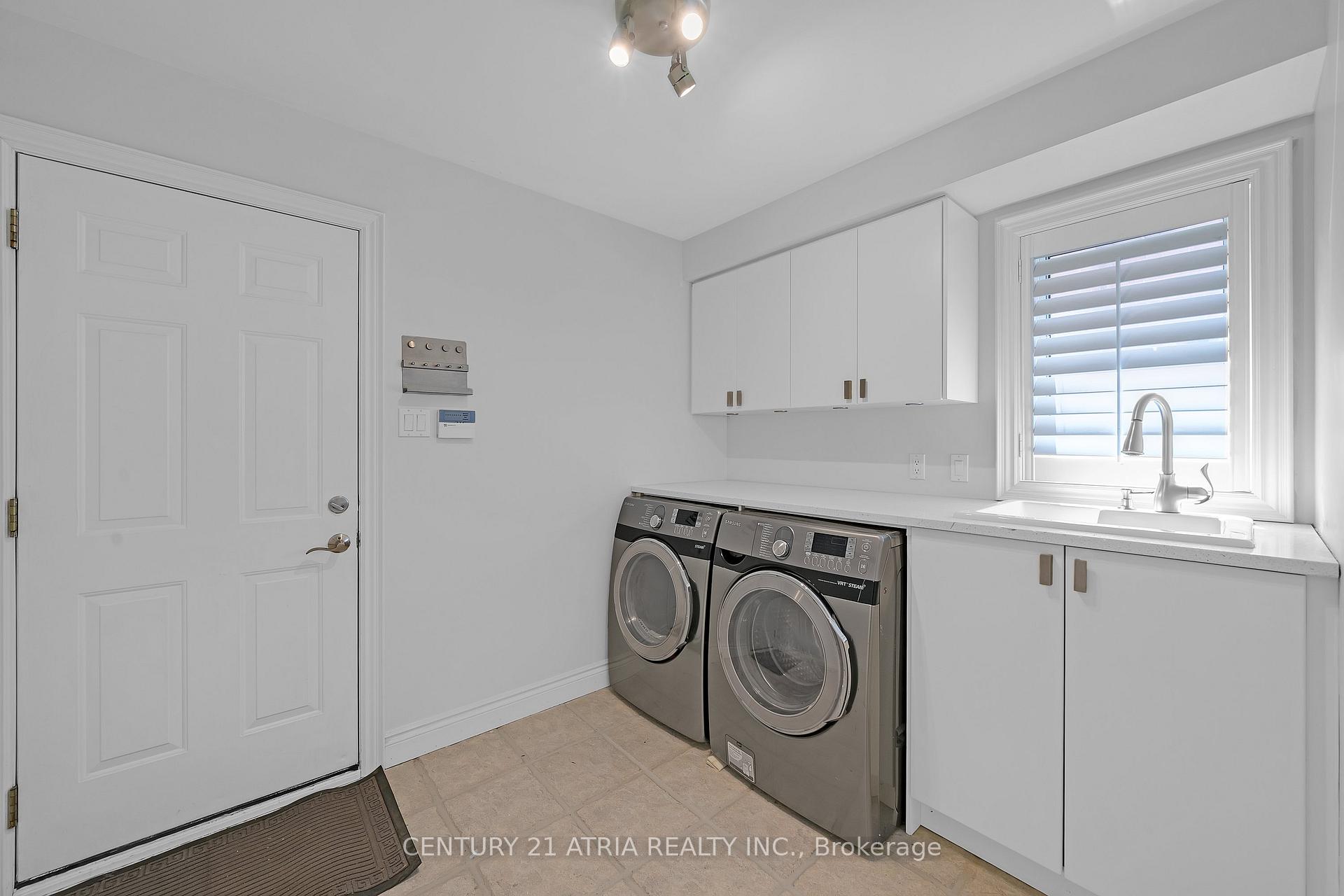 Photo 43 of 543 Queens Drive, North York, Rustic — HOMEH